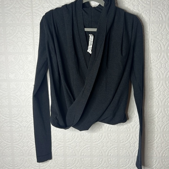 Lululemon Women Iconic Wrap Cross Front Top SZ 6 Long Sleeve Heathered Black - Picture 3 of 9
